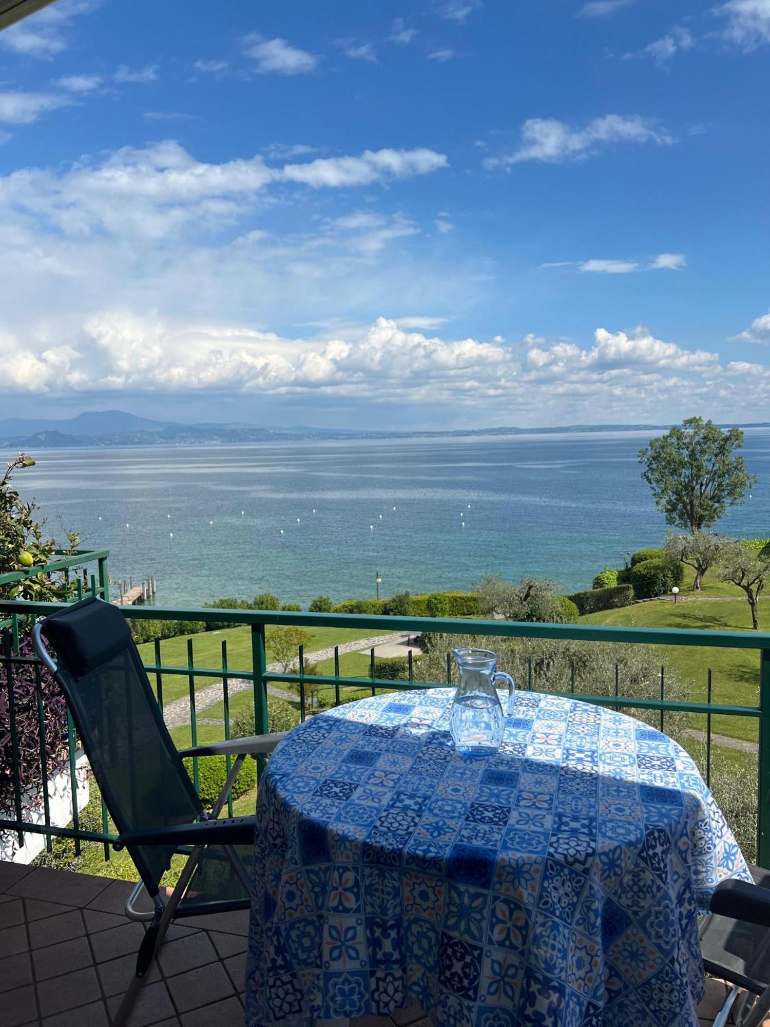 Front Lake Amazing View مانربا ديل جاردا المظهر الخارجي الصورة